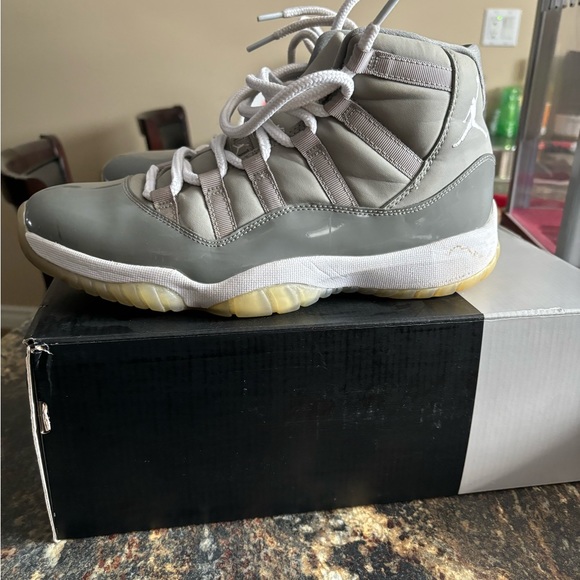Jordan 11 mid cool grey,  size 9,5 - Picture 4 of 5